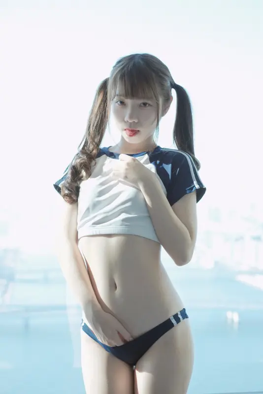 礼物体操服少女 - 可可小白兔